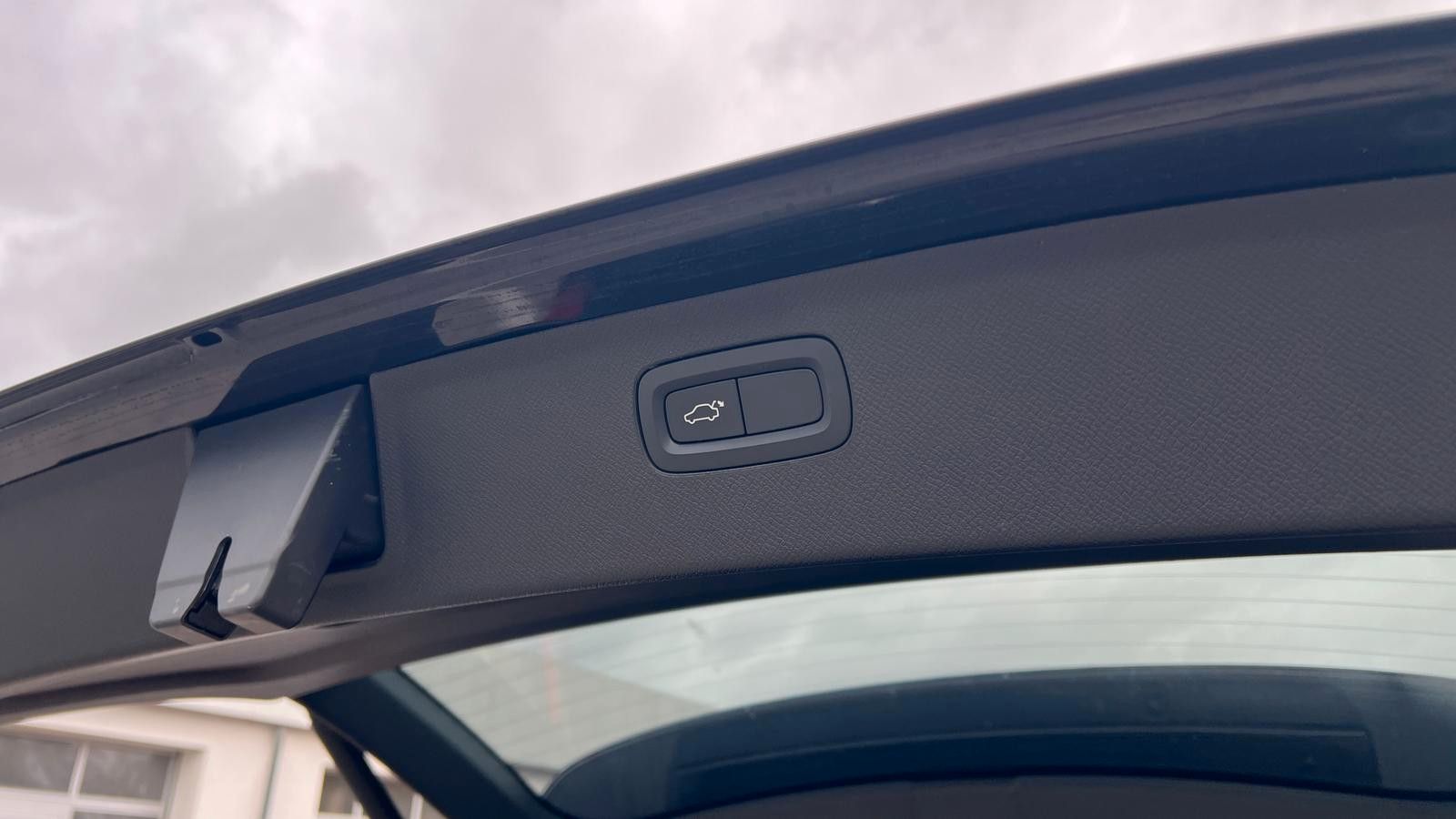 Fahrzeugabbildung Volvo XC90 T8 PHEV AWD R Design*360°*Massage*LUFT*B&W*