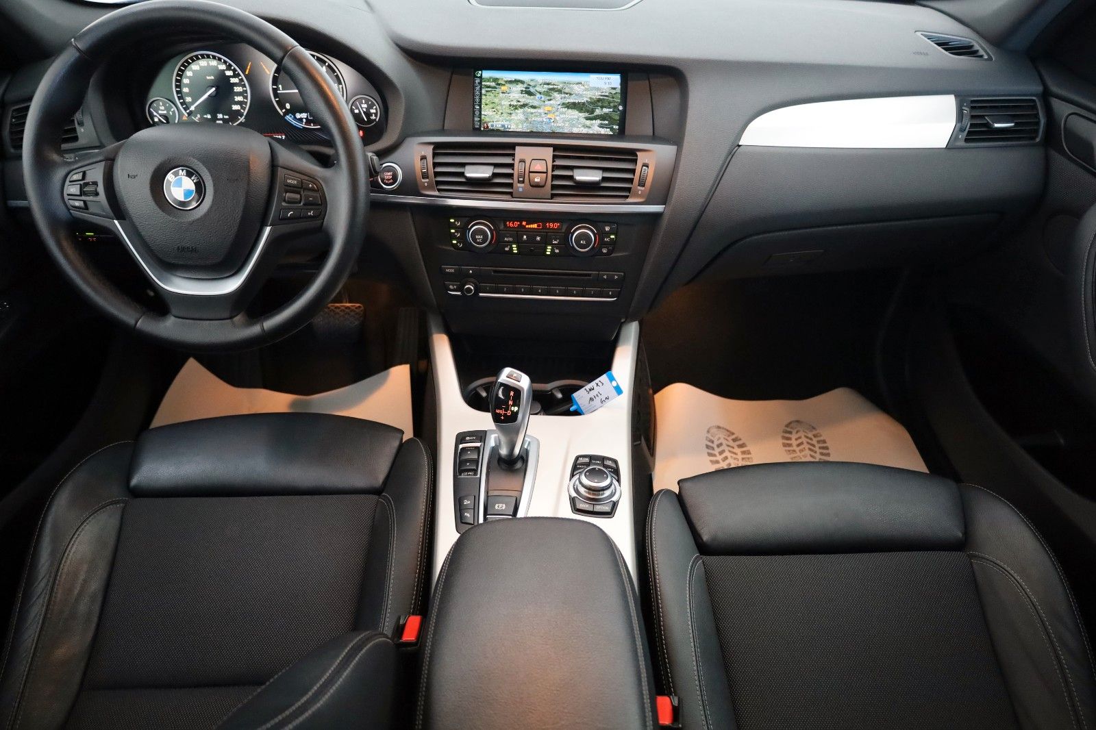 Fahrzeugabbildung BMW X3 20dA xDrive TLeder,Navi,Xenon,Panorama,Kamera