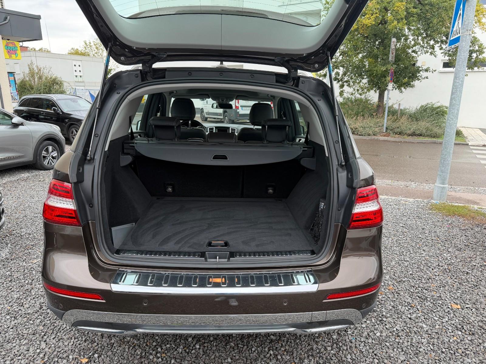 Mercedes-Benz ML 350CDI BlueT 4M ILS Pano AHK Navi Sitzh.1.HD