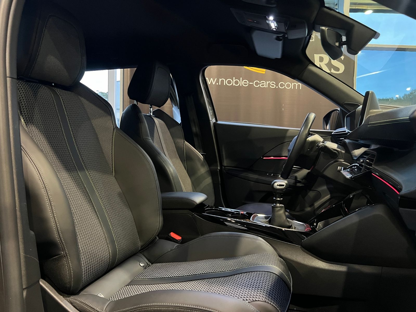 Fahrzeugabbildung Peugeot 2008 GT-Line RKF LED ALU