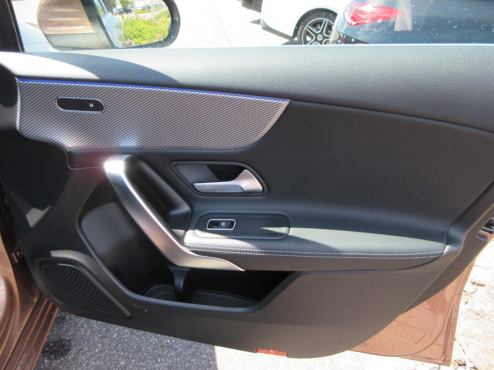 Mercedes-Benz A 180 Progressive 7G LED Navi Kamera CarPl. Ambi