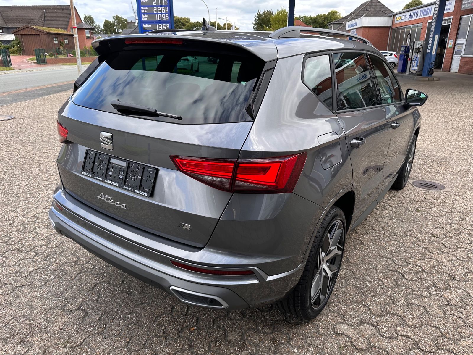 Fahrzeugabbildung SEAT Ateca FR 1.5 TSI DSG ACC/NAVI/LED/PDC/eHeck/SHZ
