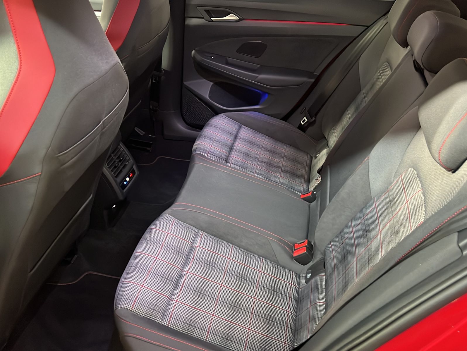 Volkswagen Golf 2.0 TSI DSG GTI neues Modell Pano IQ Light foto 16