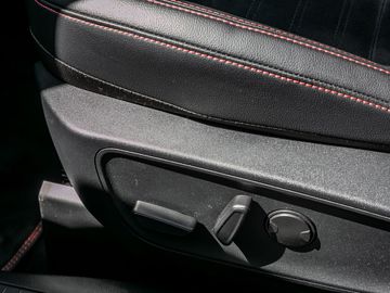 Ford Kuga 2.5 Plug-In Hybrid ST-Line X Stauassistent