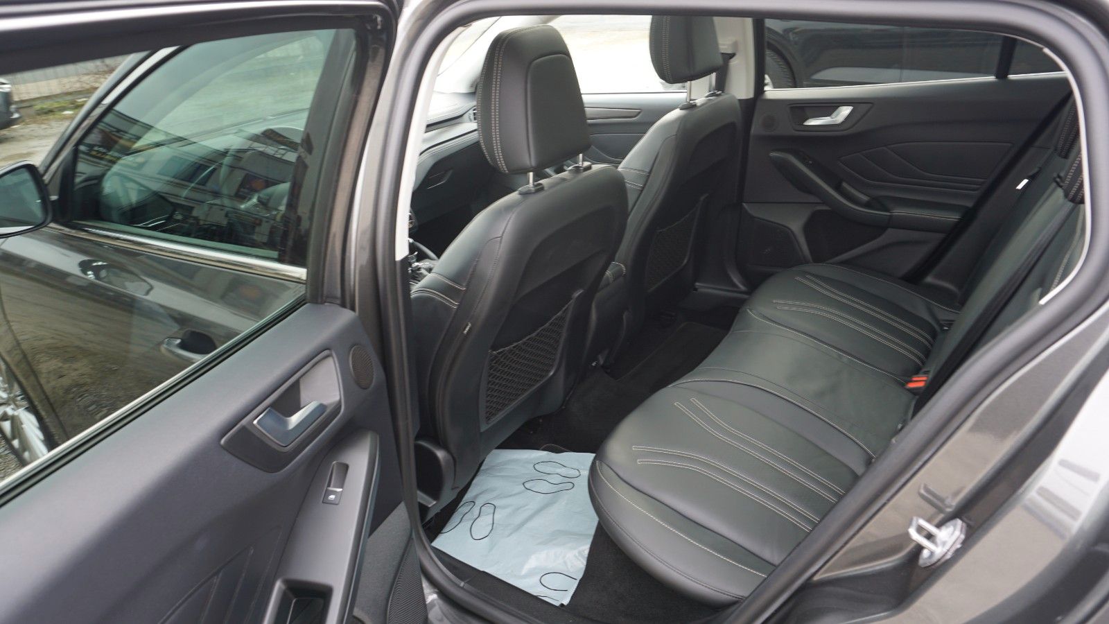 Fahrzeugabbildung Ford Focus Turnier Vignale, Kamera, Pano, Leder, LED