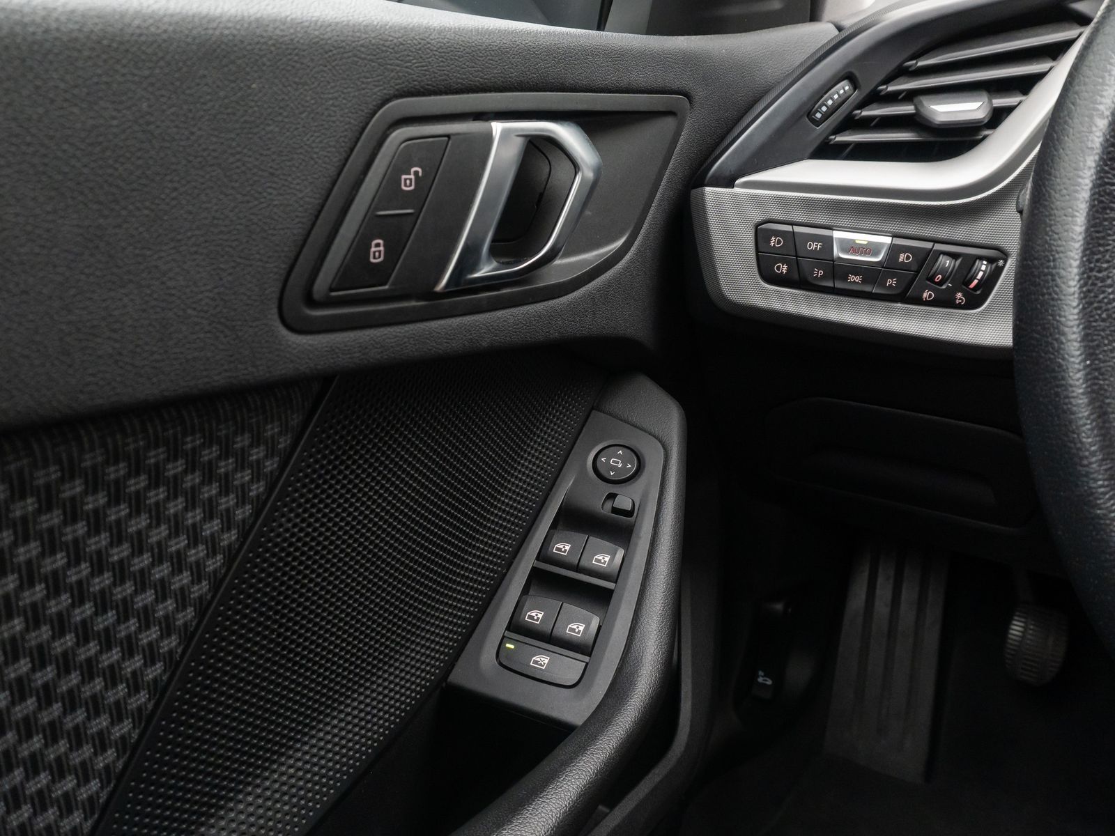 Fahrzeugabbildung BMW 116d Kamera DAB Sitzhzg LED Geschwindigkeitsreg