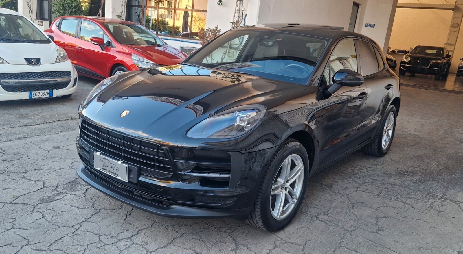 PORSCHE Macan