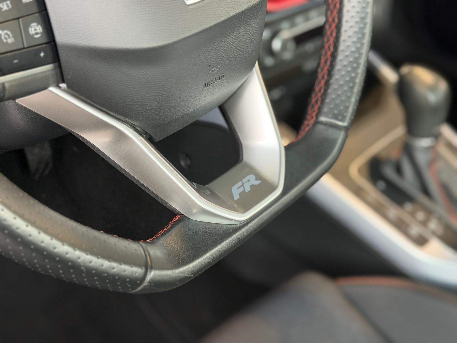 Fahrzeugabbildung SEAT ARONA 1.5 TSI DSG FR KLIMA NAV RFK ACC SHZ 17"