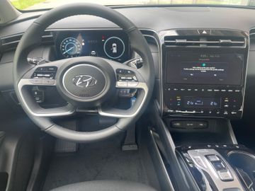 Fahrzeugabbildung Hyundai TUCSON HEV 1.6 T-GDi 230PS 6-AT 2WD Select NAVI