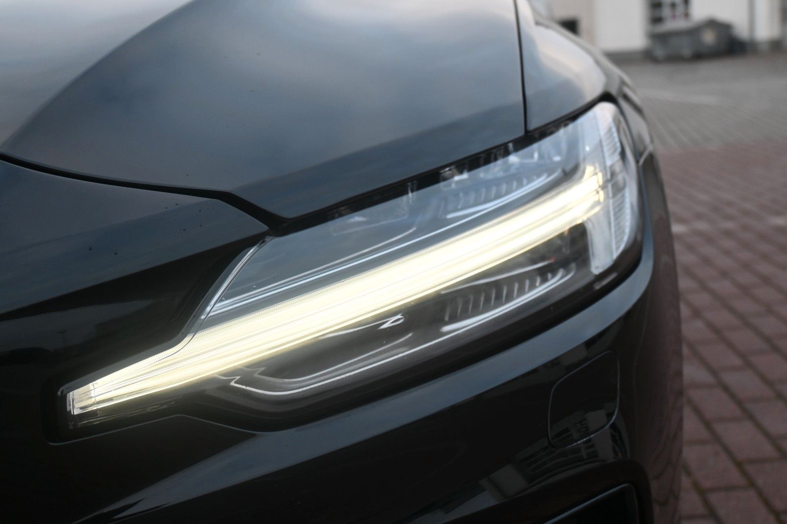 Fahrzeugabbildung Volvo S60 B4 B DSG Plus Dark*STHZG*360°*PANO*ACC*AHK