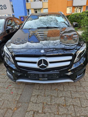MERCEDES-BENZ GLA 200