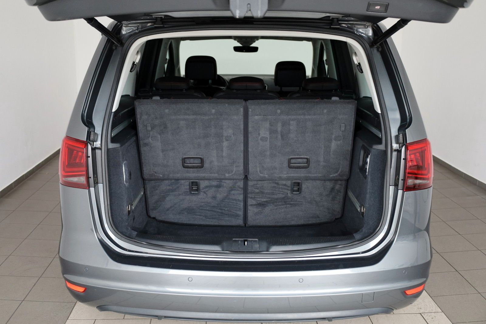 Fahrzeugabbildung SEAT Alhambra FR-Line 7 Si,T.Leder,Navi,Xenon,Kamera