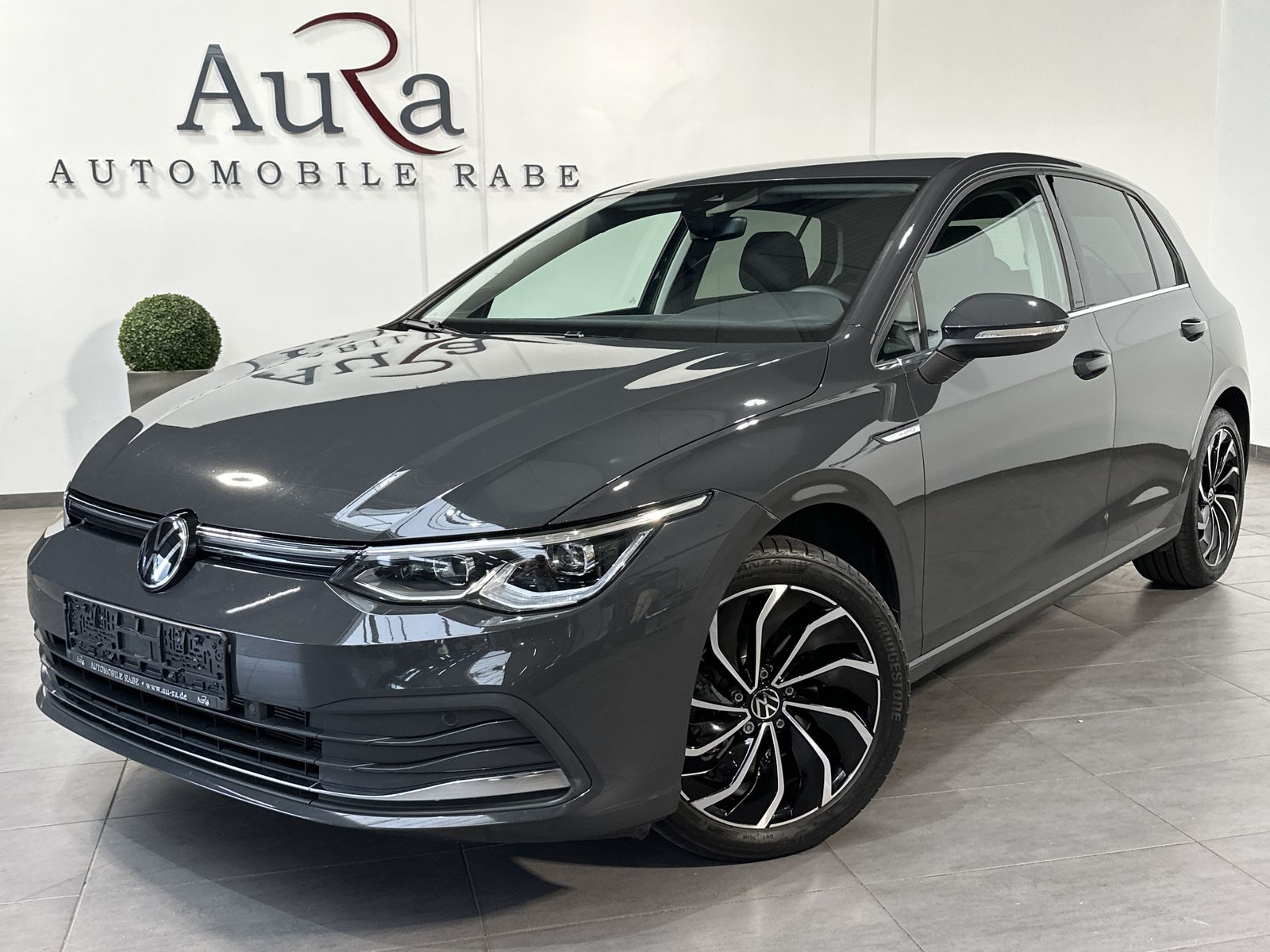 Fahrzeugabbildung Volkswagen Golf 1.5 TSI Style NAV+LED+AHK+ACC+VCOCK+MASSAGE