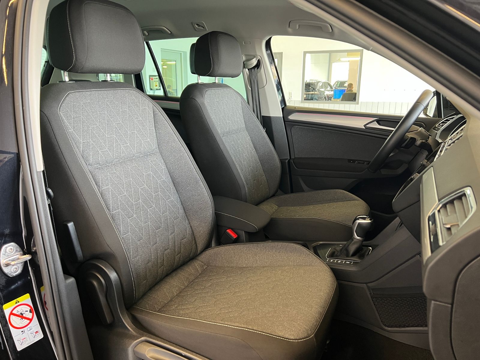 Fahrzeugabbildung Volkswagen Tiguan MOVE 1.5 TSI DSG *AHK, LED, Navi, 17'-LM*