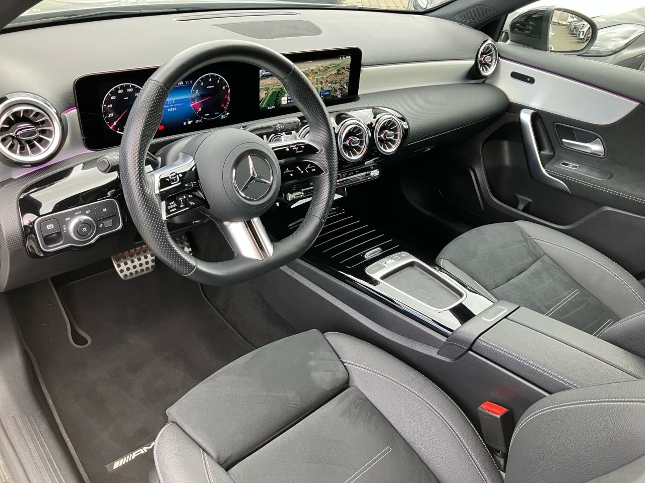 Fahrzeugabbildung Mercedes-Benz A 180 AMG AHK Night Distronic LED WinterP Kamera