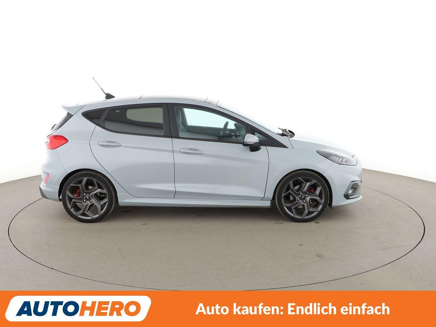 Ford Fiesta 1.5 EcoBoost ST *NAVI*LED*TEMPO*PDC*PANO*