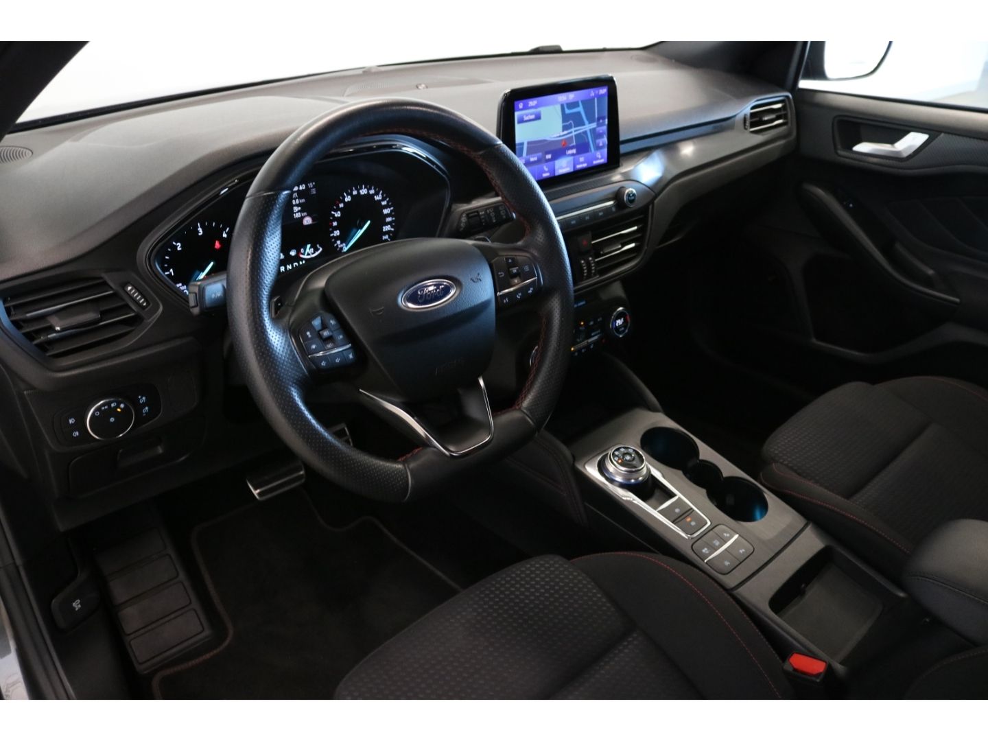 Fahrzeugabbildung Ford Focus Turnier ST-Line Automatik LED Kamera