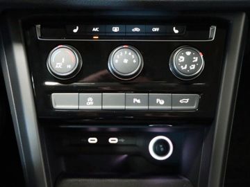 Volkswagen Touran 2.0 DSG R-Line 7-Sitze AHK Kamera