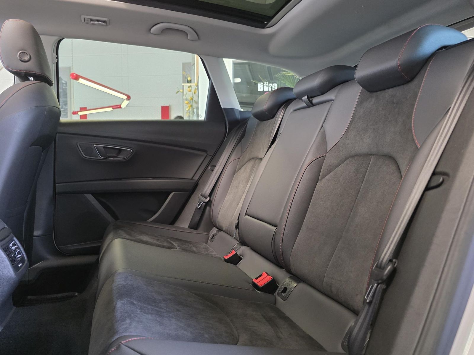Fahrzeugabbildung SEAT Leon 1.8 TSI DSG ST FR/LED/Navi//Pano/Carplay
