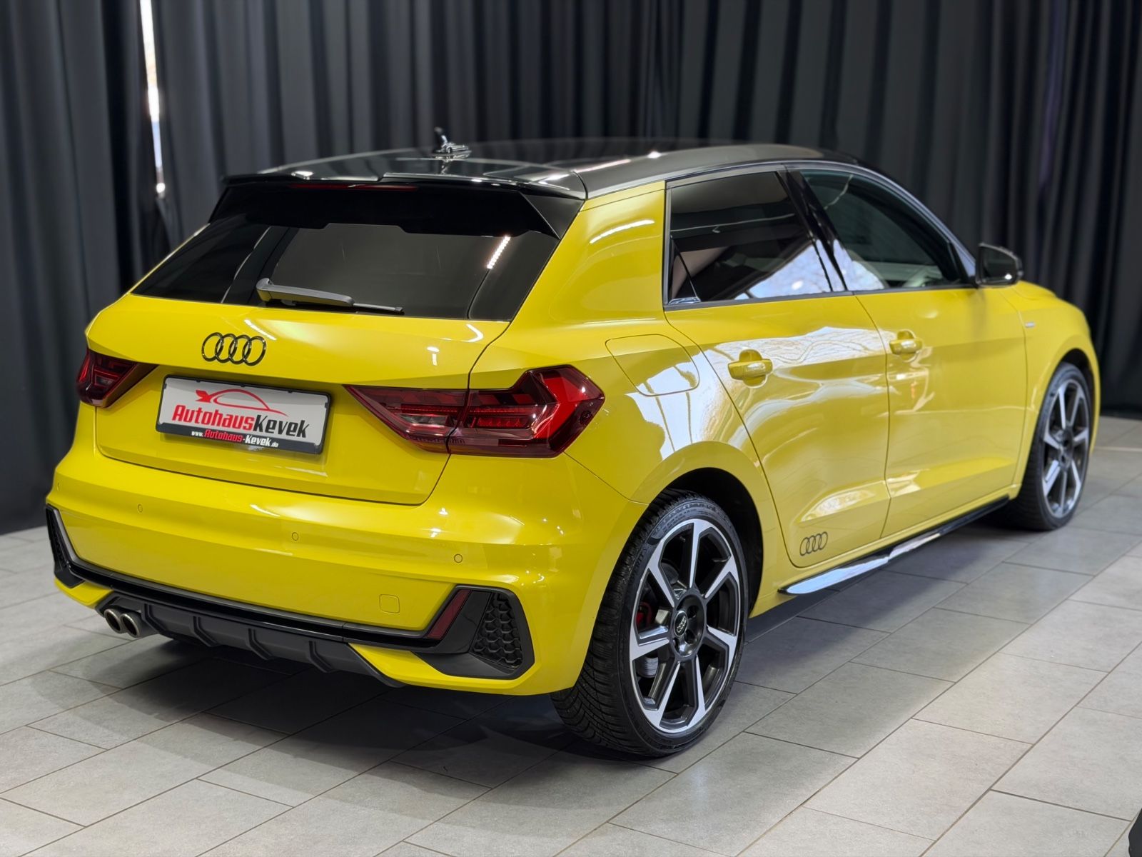 Fahrzeugabbildung Audi A1 Sportback 40 TFSI edition one|3xS-LINE|DSG|