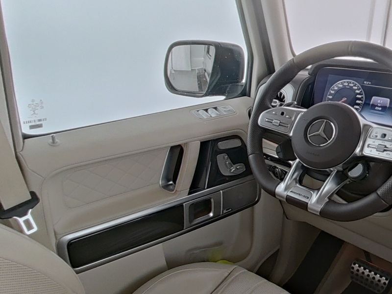 Fahrzeugabbildung Mercedes-Benz G63AMG 4x4² Dachträger Holzboden NightI+II MAGNO
