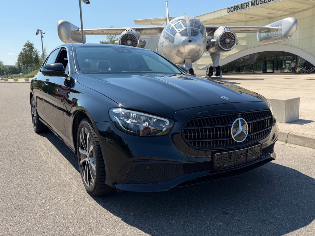 Image of Mercedes-Benz E 300
