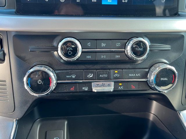 Ford F 150 Lightning SXT AWD Elektro 2023 hellgrau