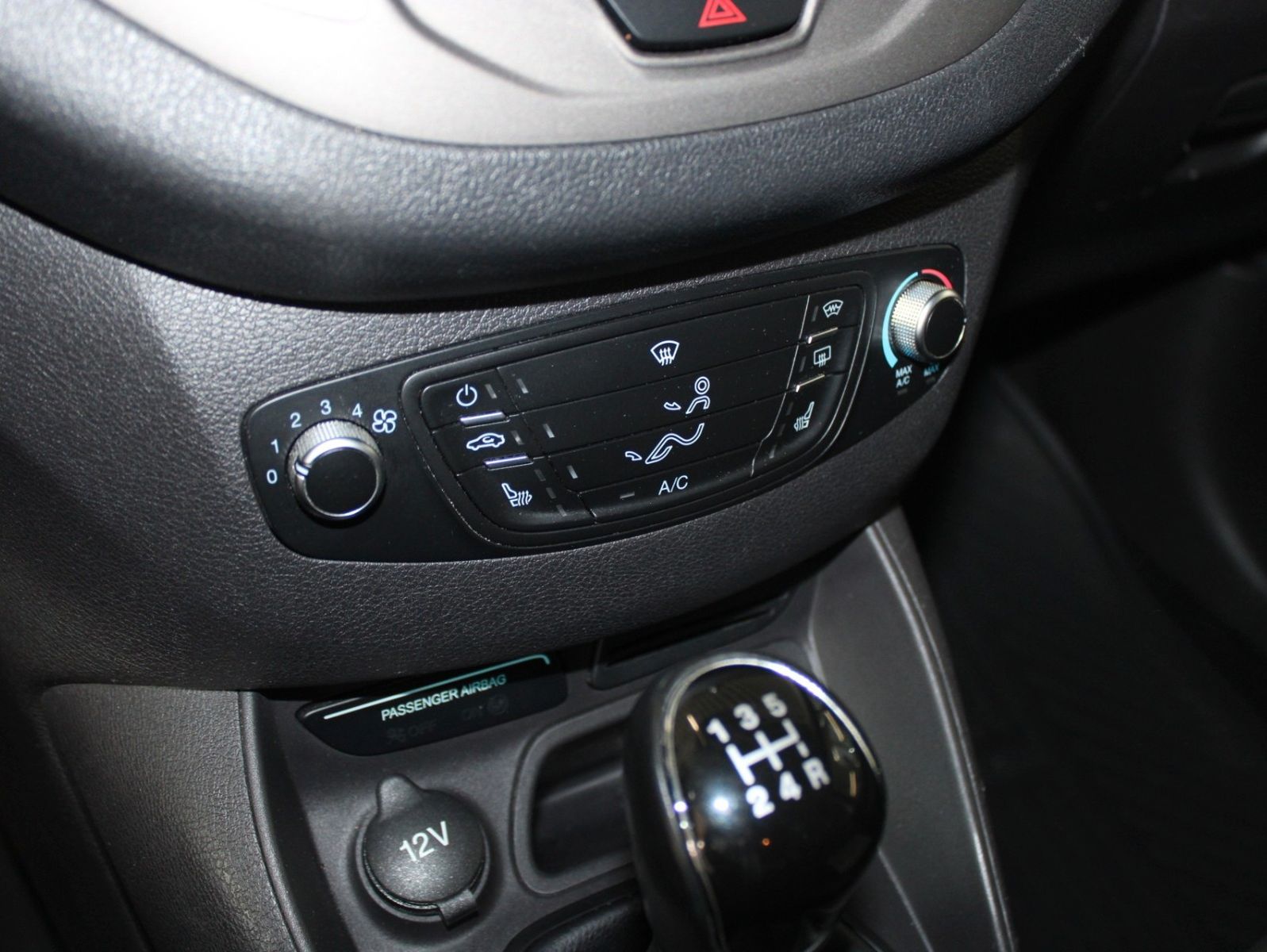 Fahrzeugabbildung Ford Tourneo Courier Trend KLIMA WinterPaket AHK PDC