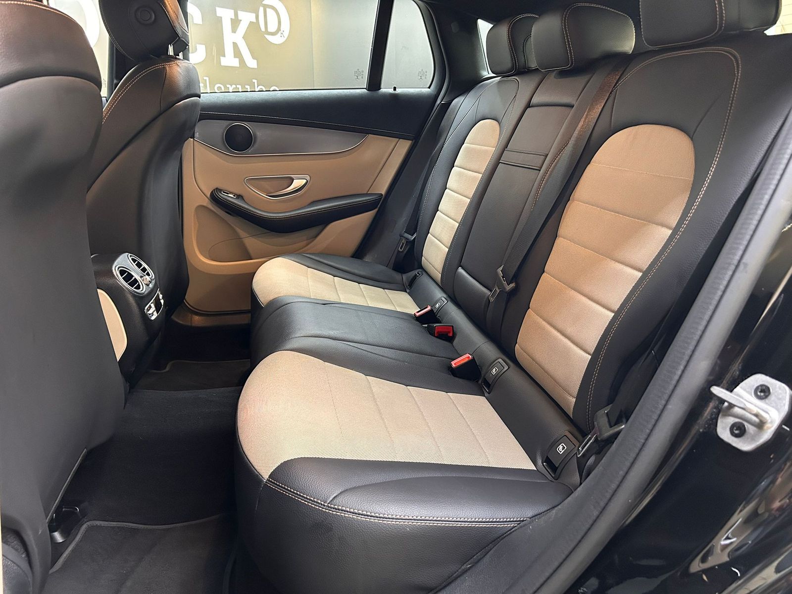 Fahrzeugabbildung Mercedes-Benz EQC 400 4M WIDES+MULTIB+HEAD+ACC+SHZ+AHK+WP+360+