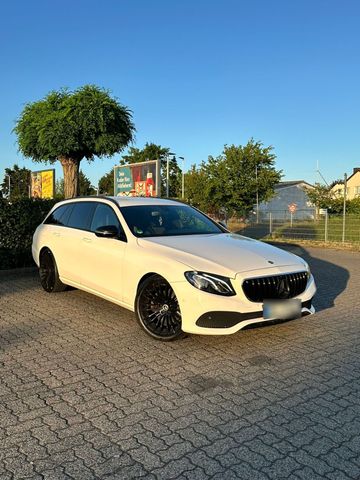 MERCEDES-BENZ Mercedes Benz E220d *Nightpaket*