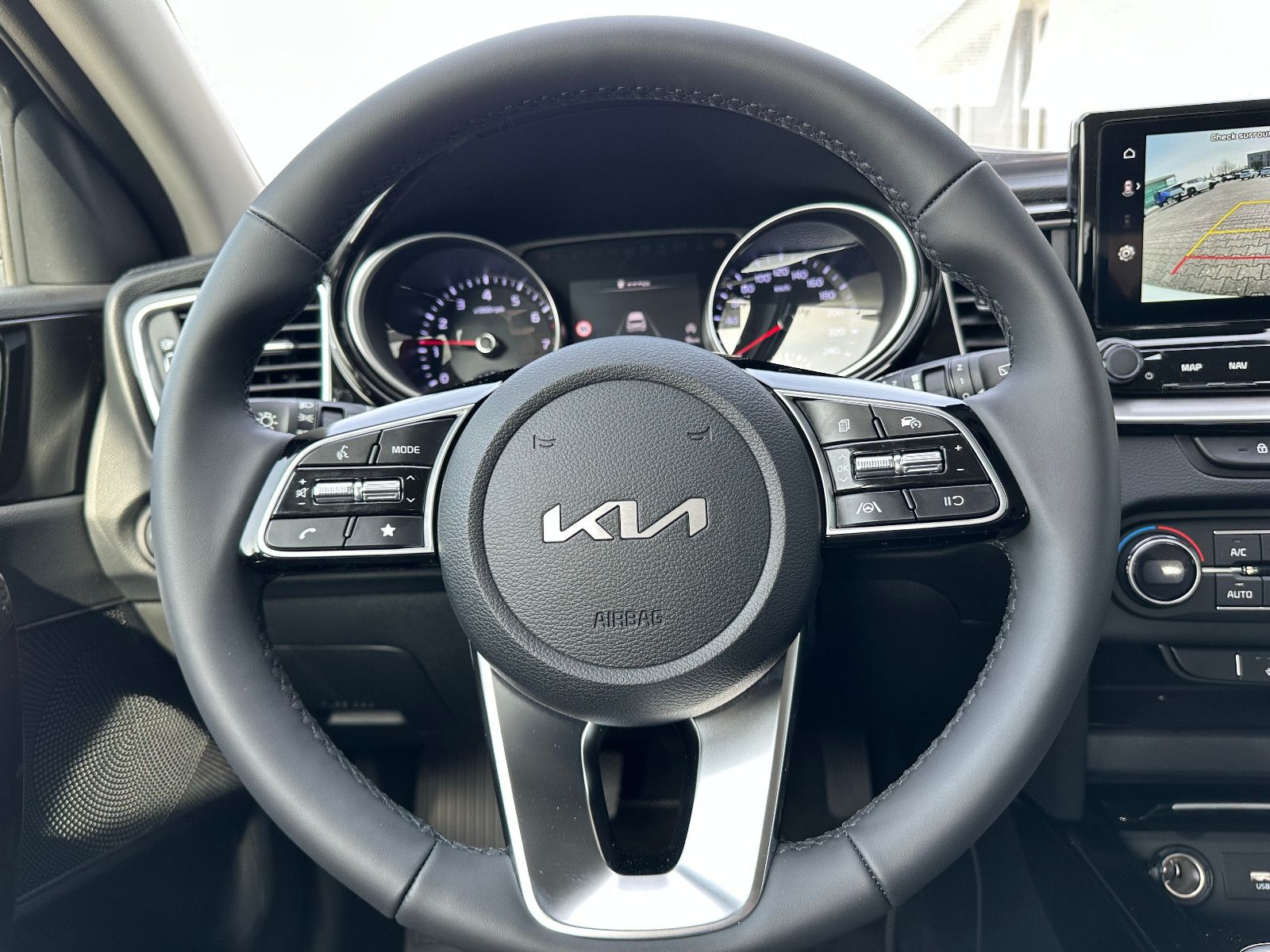 Fahrzeugabbildung Kia cee'd / Ceed 1.0 T-GDI Ultimate Edition MT