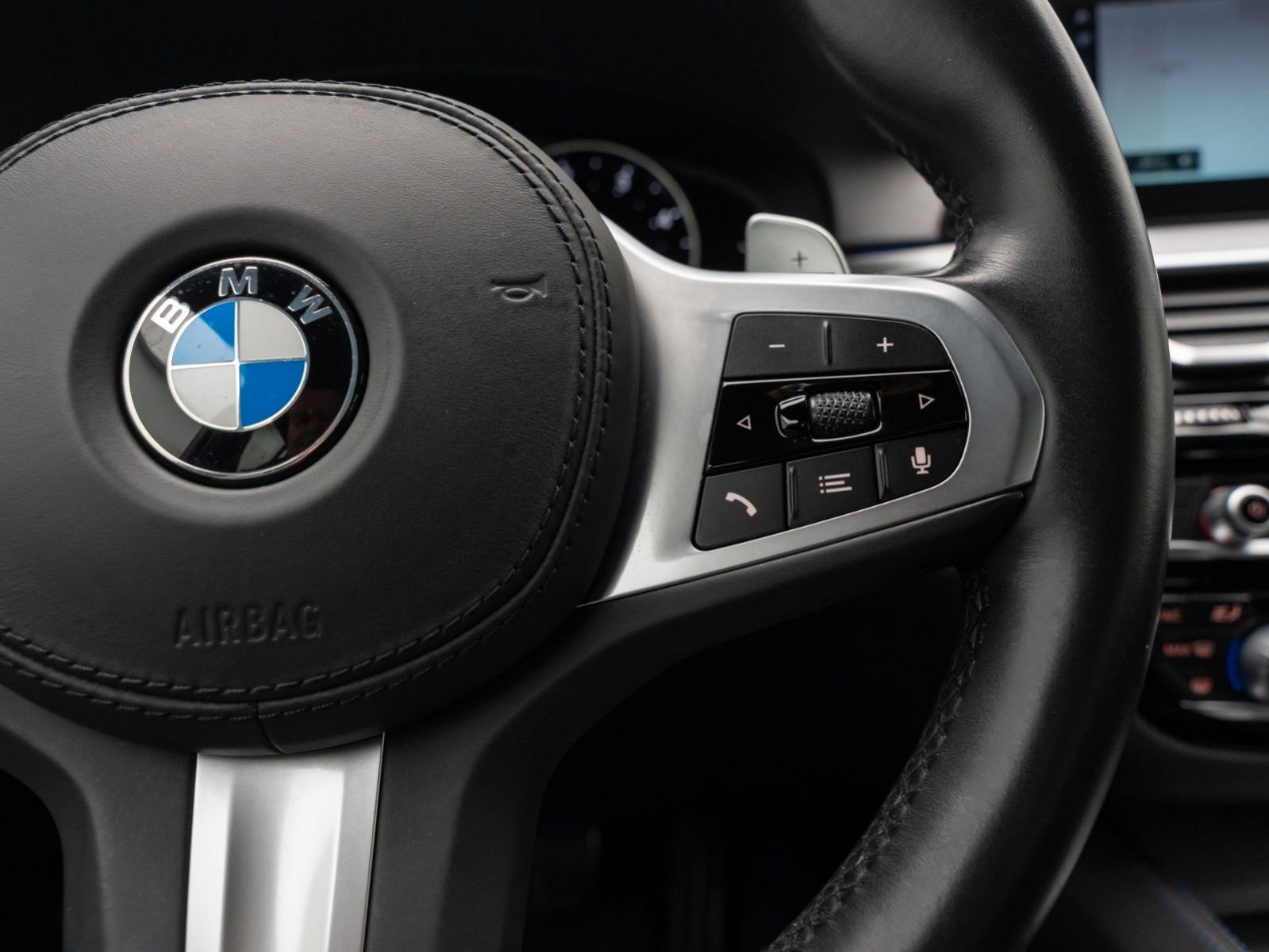 Fahrzeugabbildung BMW 520d xD M Sport LED Alarm DAB Kamera Parkassist