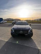 Mercedes-Benz GLA 250 7G-DCT Urban *AHK* - blaue Mercedes-Benz GLA 250
