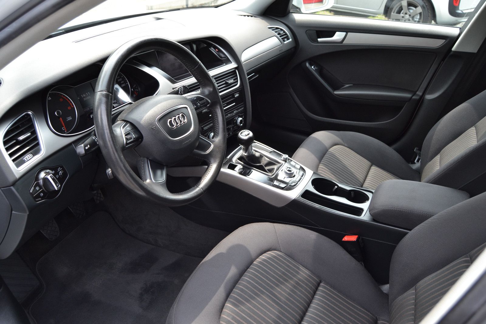 Fahrzeugabbildung Audi A4 Avant Ambiente/Navigation/Tempomat/PDC/