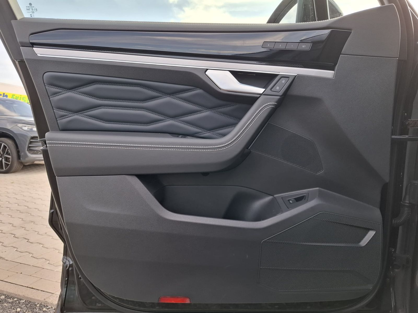 Imagen del vehículo: Volkswagen Touareg 3.0 TDI 4M R-Line VOLL Black 22" UPE 114T