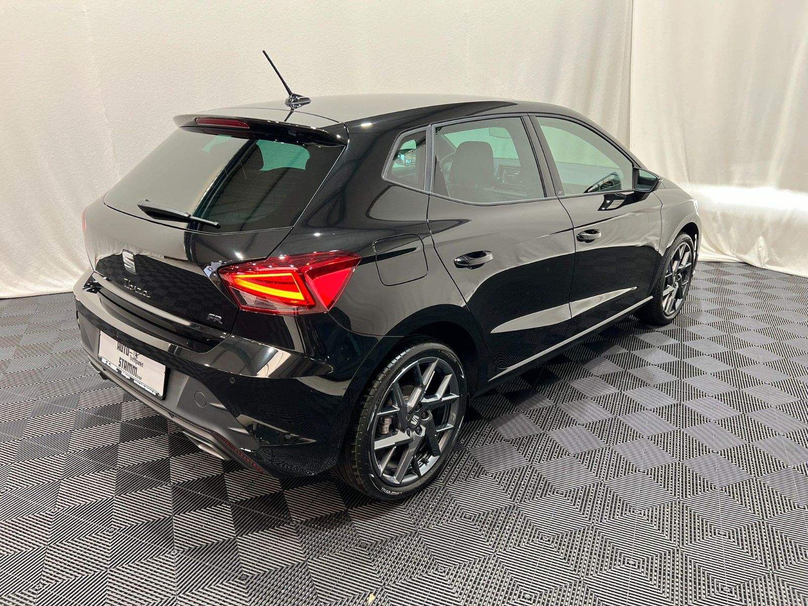 Fahrzeugabbildung SEAT Ibiza 1.0 TSI 85kW FR DSG 18"ALU