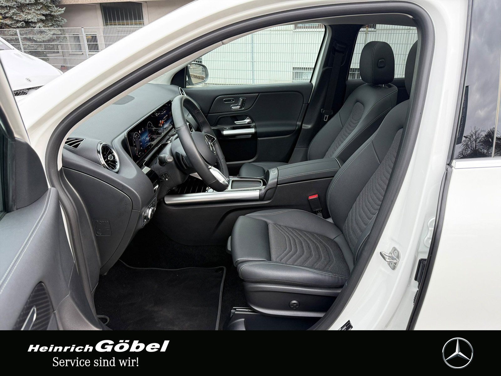 Fahrzeugabbildung Mercedes-Benz GLA 220 d 4M PROGRESSIVE*PANO*AHK*MEMORY*KAMERA