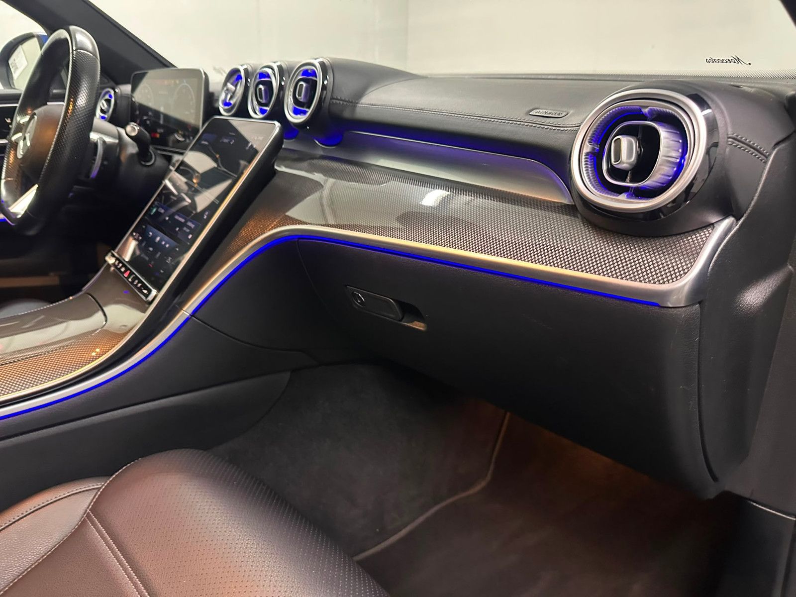 Fahrzeugabbildung Mercedes-Benz C 300 de T *AMG-LINE*MASSAGE*AHK*360*KEYGO*PANO