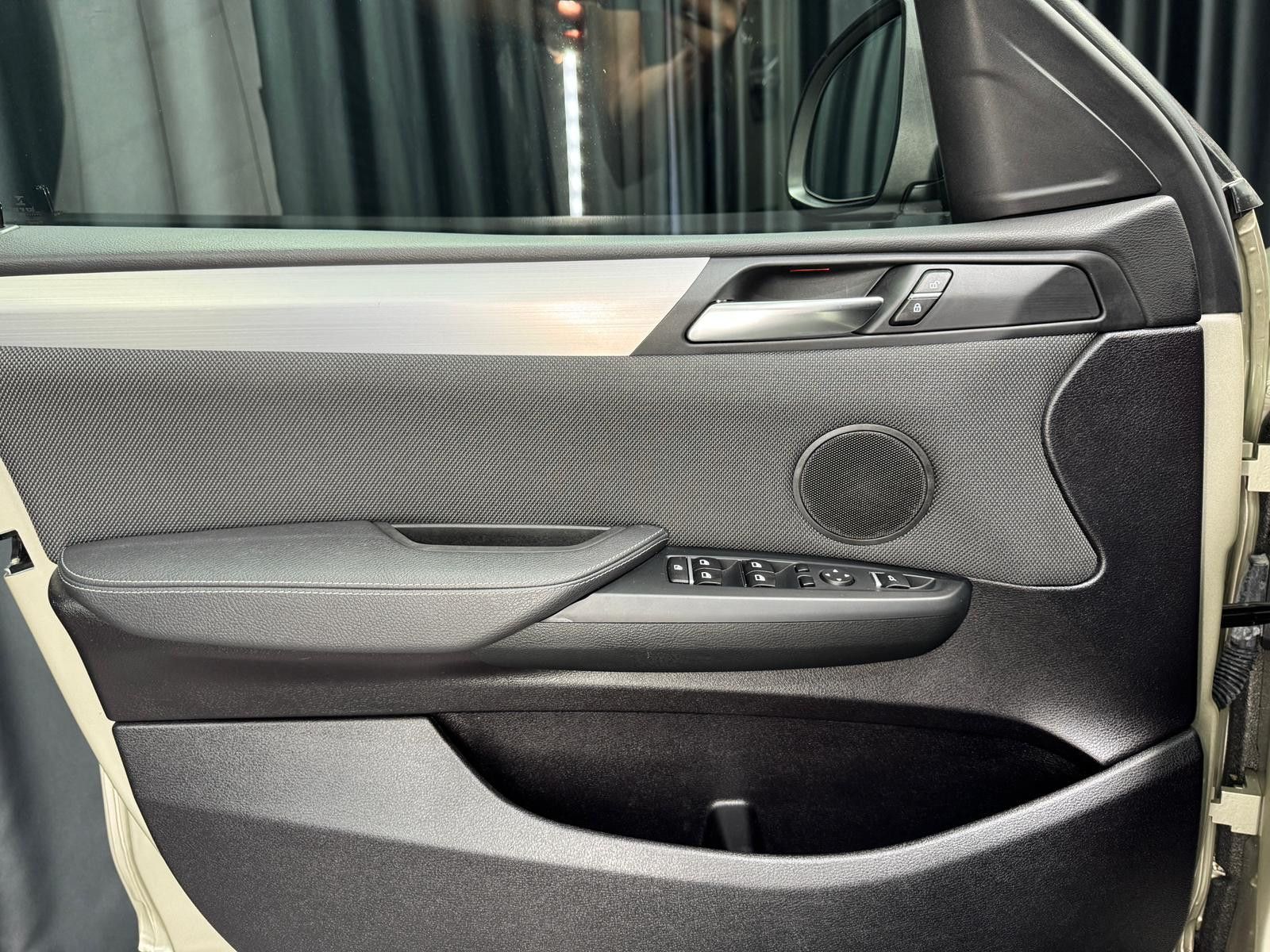 Fahrzeugabbildung BMW X4 xDrive 35I|PANO|MEMORY