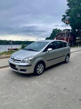 Toyota Corolla Verso 1.8-l-VVT-i Sol Sol - Toyota Corolla Verso Gebrauchtwagen in Berlin