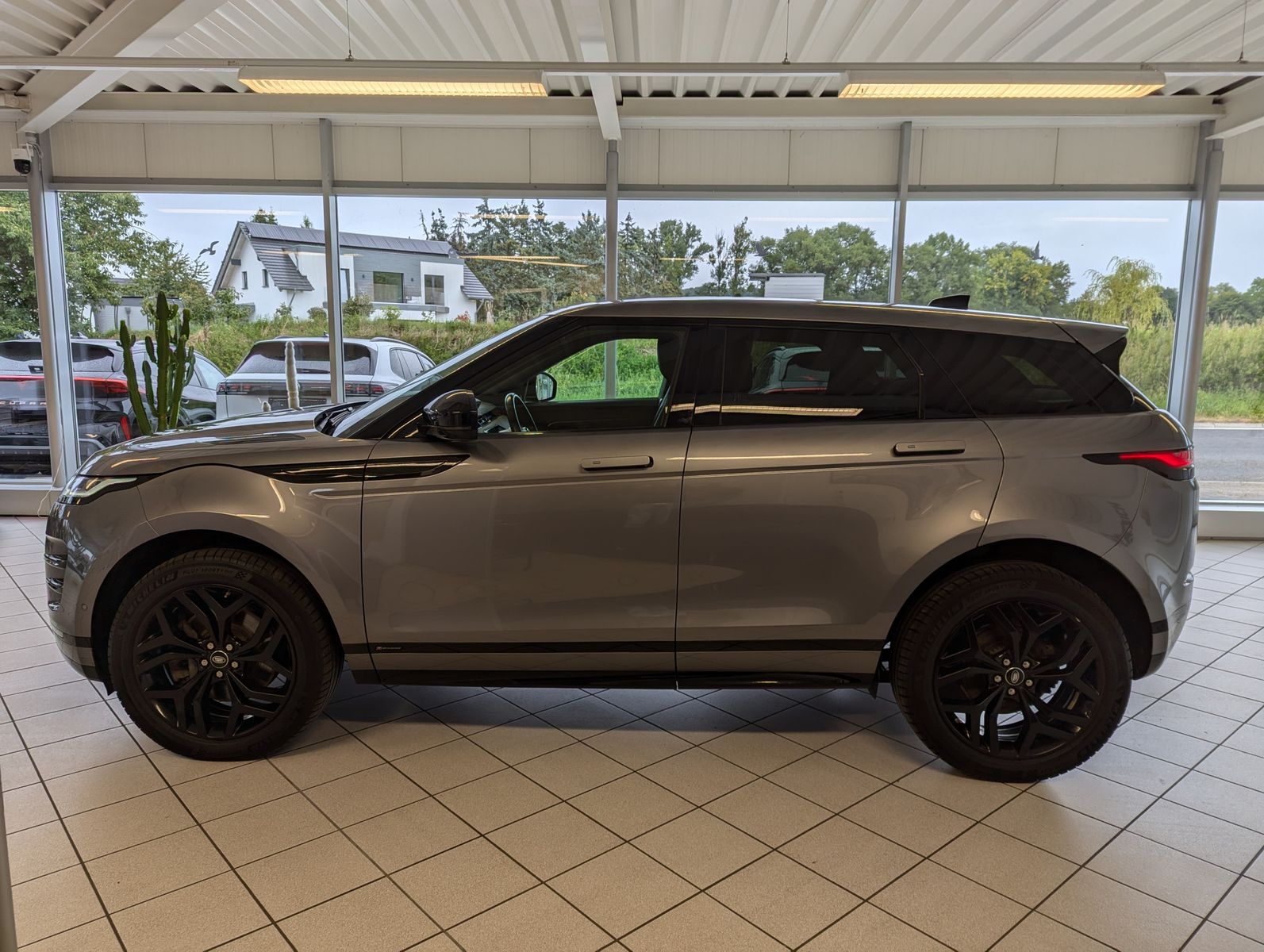 LAND ROVER Range Rover Evoque D180 R-Dynamic SE Pano HUD 20 - Image 4