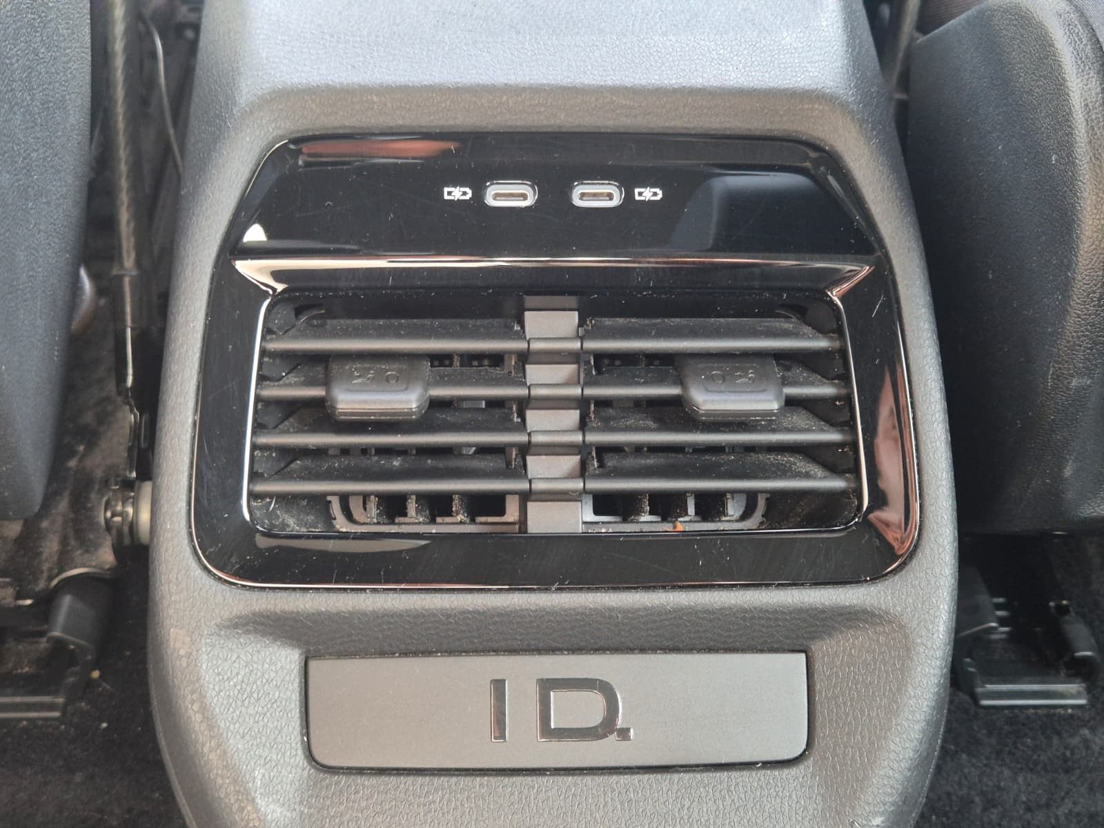 Fahrzeugabbildung Volkswagen ID.4 Pro Performance Life ACC*NAVI*AHK*LM 19"