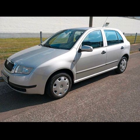 Autres Auto Skoda Fabia 1,4 Benziner