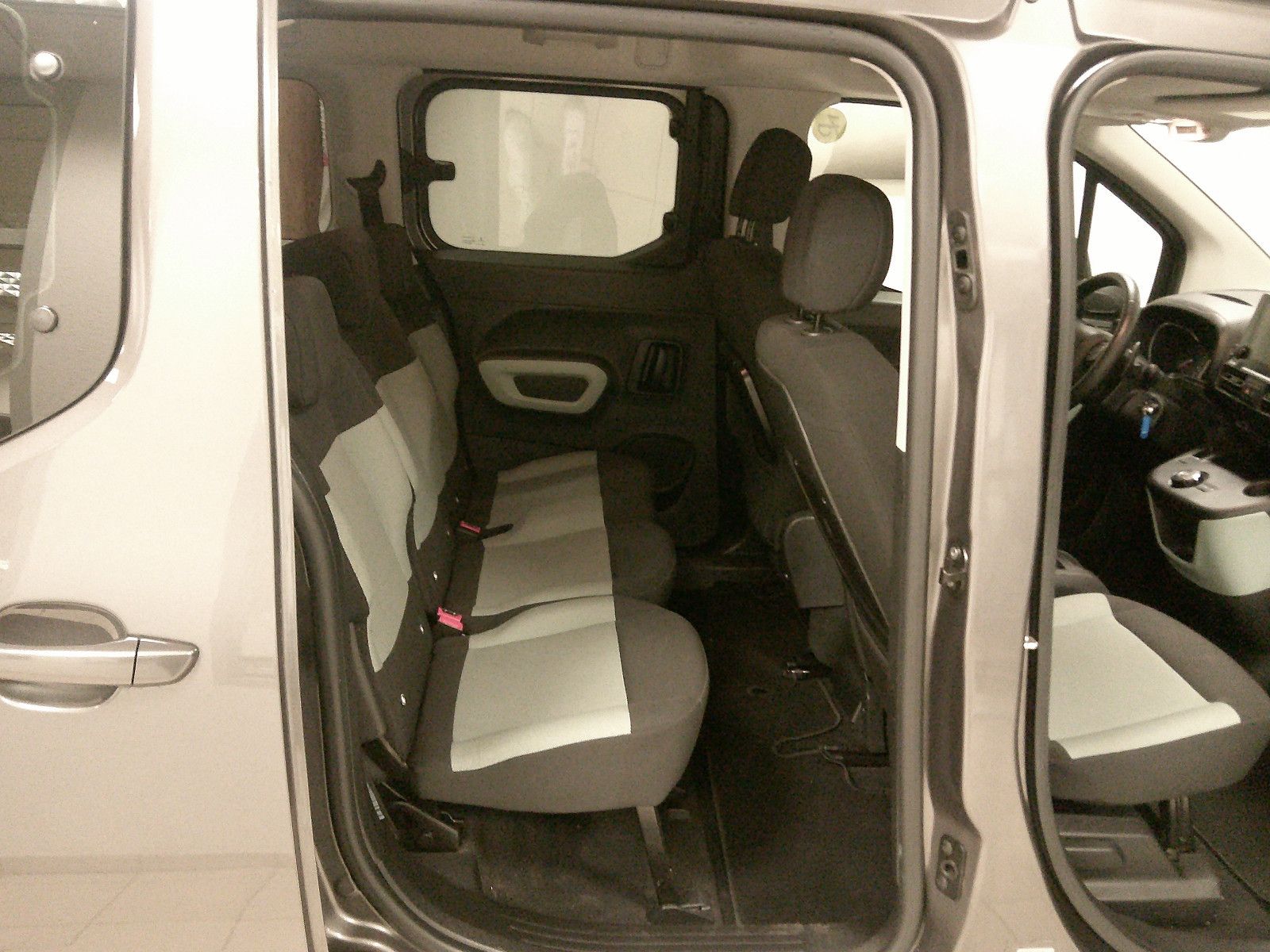 Fahrzeugabbildung Citroën Berlingo Feel XL / 7 Sitze / KLIMA / NAVI