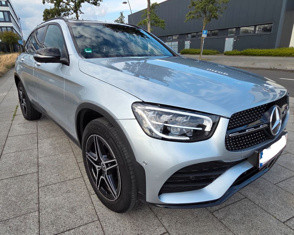 Image of Mercedes-Benz GLC 300
