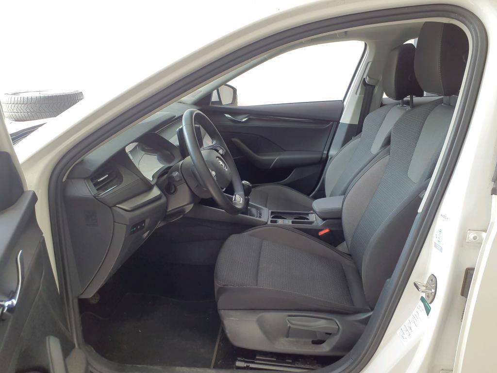 Fahrzeugabbildung SKODA Octavia Combi 1.5 TSI Selection-PANO-AHK-LED-SHZ