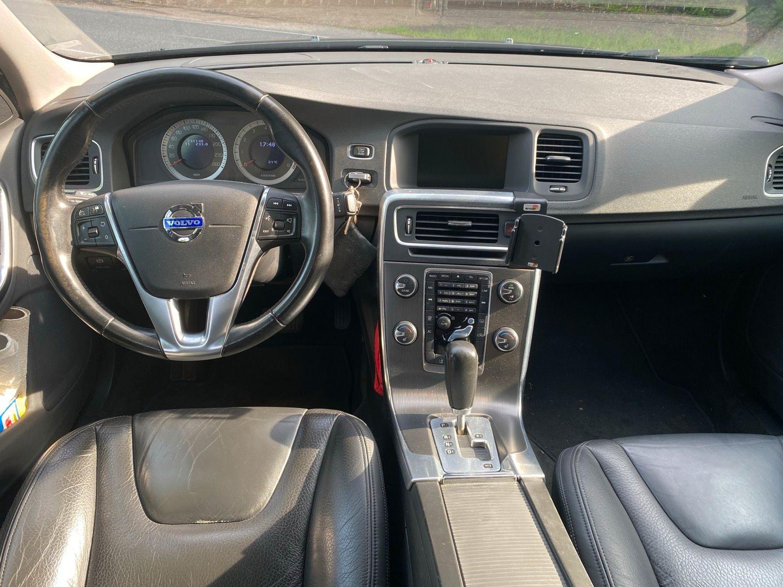 Volvo V60 2011 — photo 10