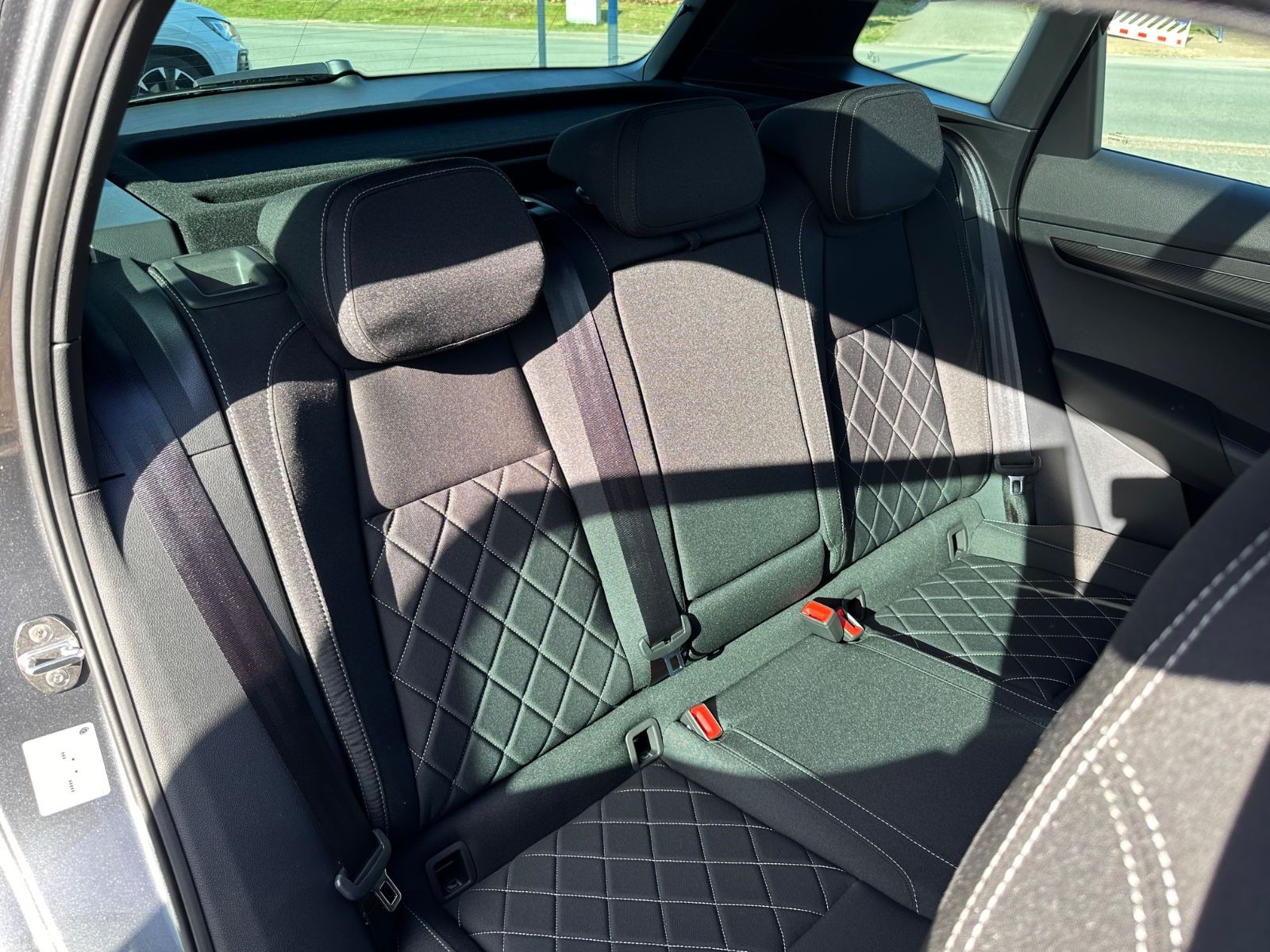 Fahrzeugabbildung SKODA Karoq Sportline 1.5 TSI DSG MATRIX/AHK/ACC/Navi