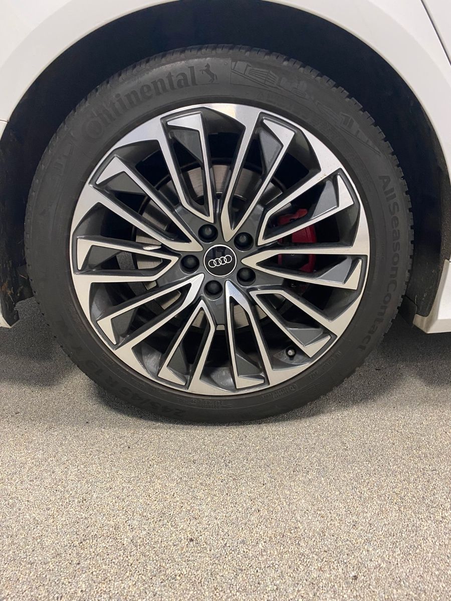 Fahrzeugabbildung Audi A6 Avant 55 TFSI e quattro sport+S-Line+MATRIX++