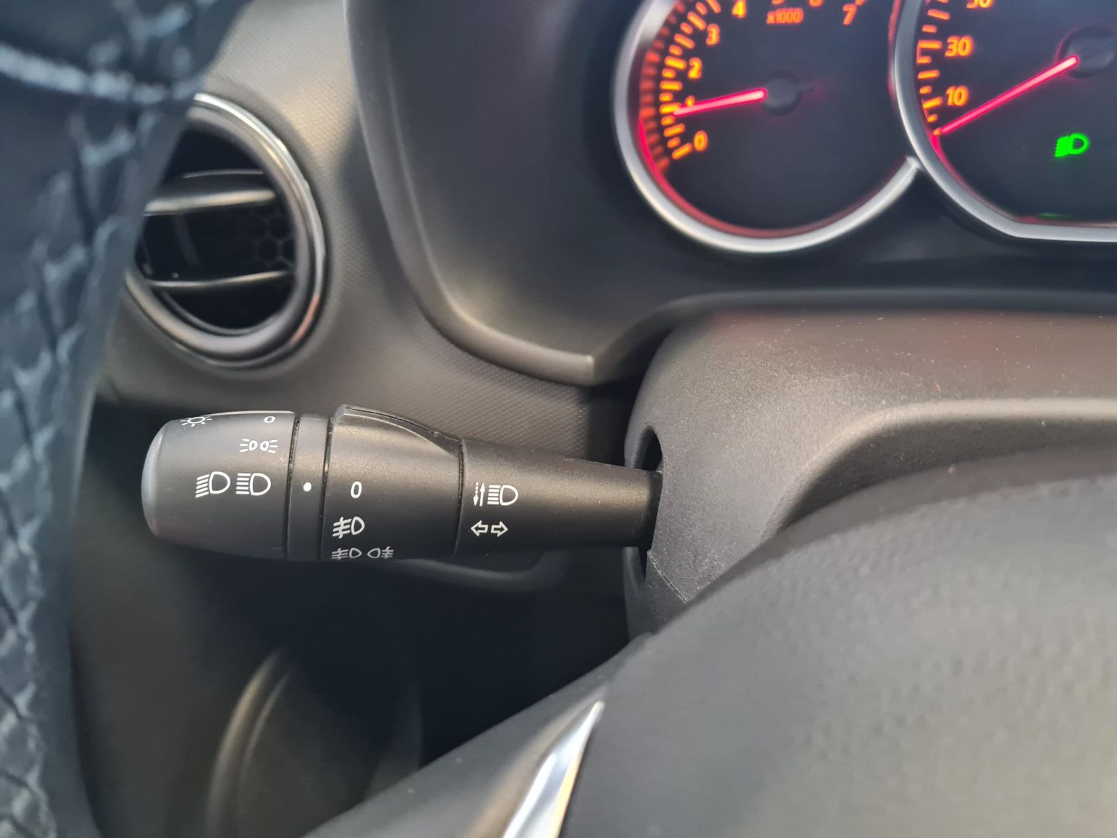 Fahrzeugabbildung Dacia Logan MCV II Kombi Stepway / KLIMA / NAVI